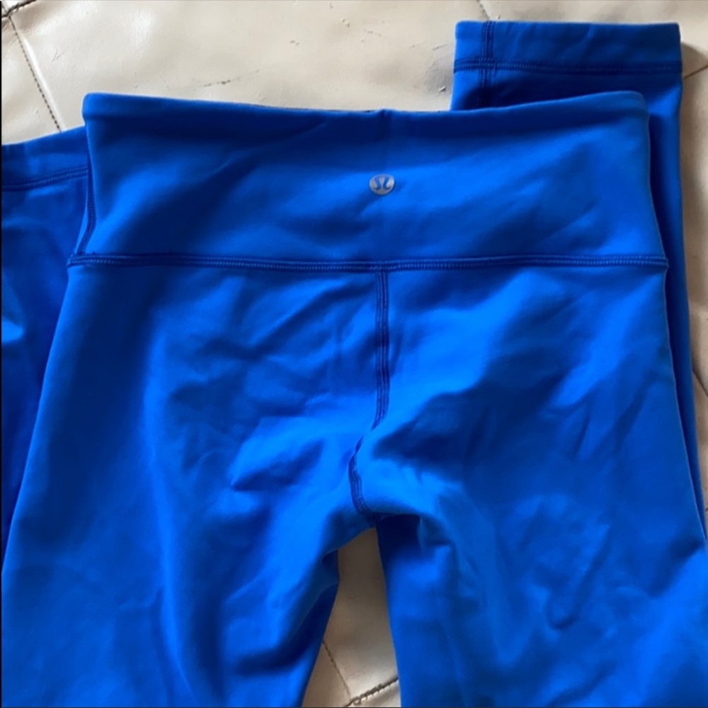 Reversible Lululemon leggings.